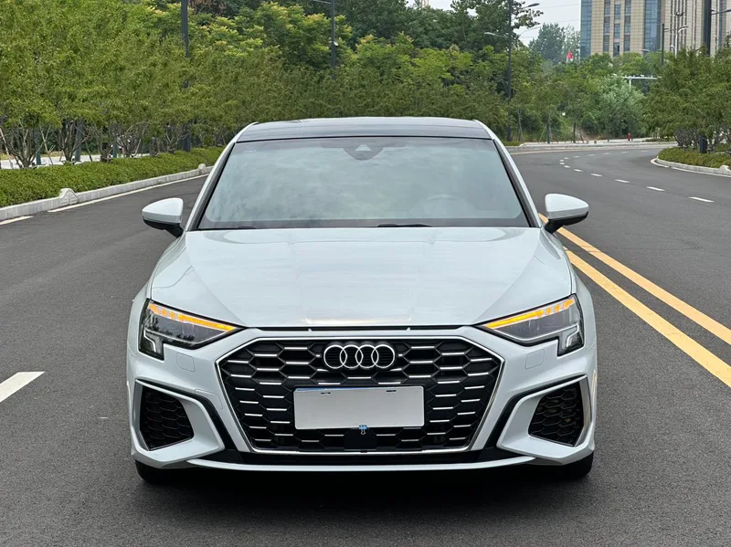 Audi A3 2022 A3L Limousine 35 TFSI Estilo deportivo de moda exterior foto 2 Audi A3 2022 A3L Limousine 35 TFSI Estilo deportivo de moda exterior foto 2