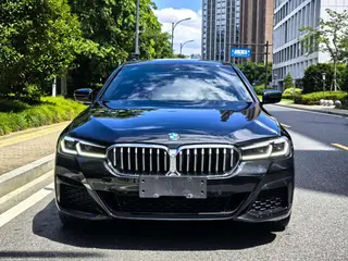 BMW 5 Series 2022 Mise à jour 530Li Leader M Ensemble de sport extérieur photo 2