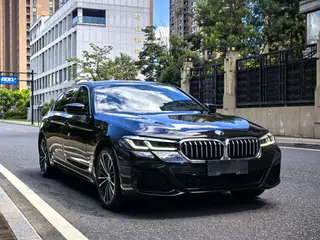 BMW 5 Series 2022 Mise à jour 530Li Leader M Ensemble de sport extérieur photo 3