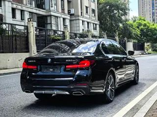BMW 5 Series 2022 Mise à jour 530Li Leader M Ensemble de sport extérieur photo 4