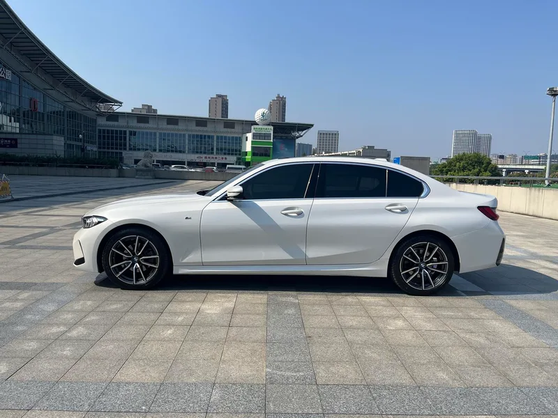 BMW 3 Series 2023 320Li M Ensemble de sport extérieur photo 2