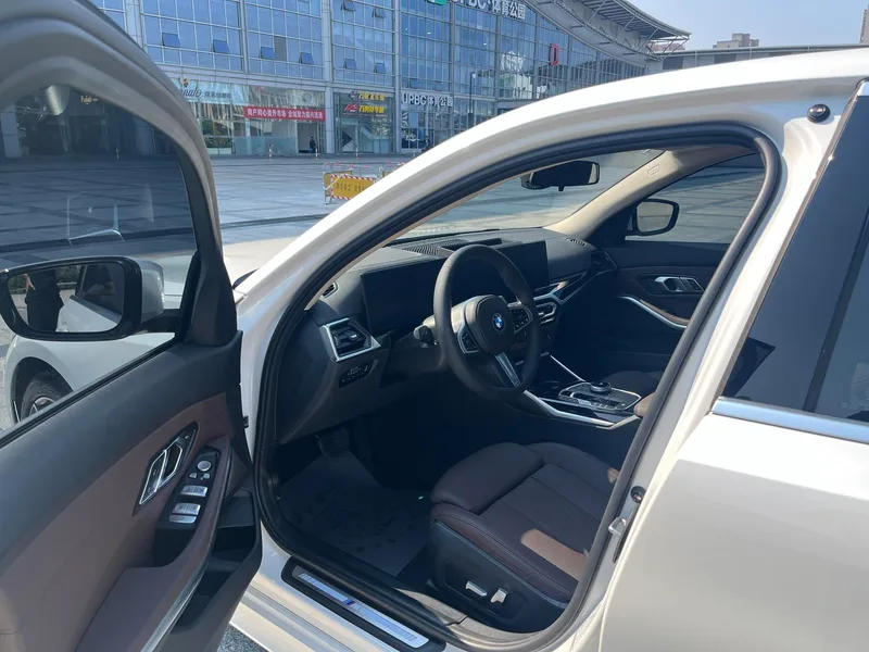 BMW 3 Series 2023 320Li M Ensemble de sport extérieur photo 4