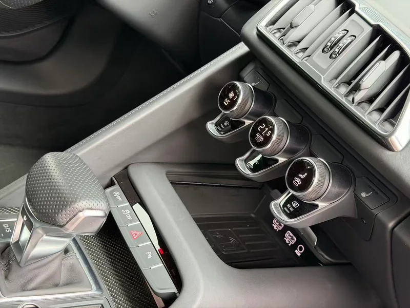 Audi R8 2022 V10 Coupe Performance interior photo 20 Audi R8 2022 V10 Coupe Performance interior photo 20