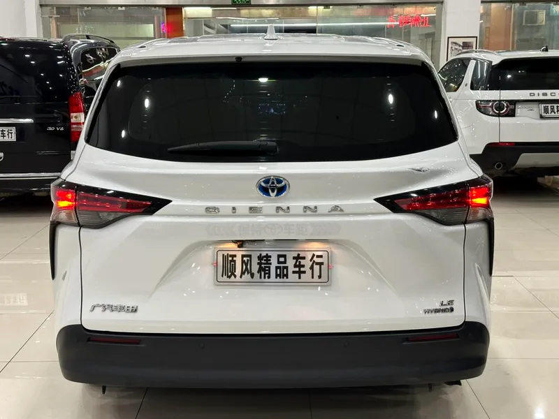 Toyota Sienna 2024 Dual Power 2.5L Comfort Edition exterior photo 2