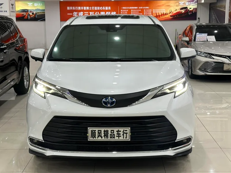 Toyota Sienna 2024 Dual Power 2.5L Comfort Edition exterior photo 4