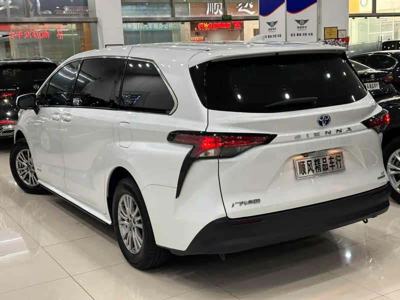 Toyota Sienna 2024 Dual Power 2.5L Comfort Edition exterior photo 5