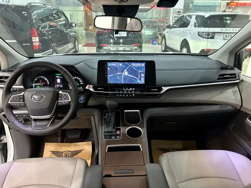 Toyota Sienna 2024 Dual Power 2.5L Comfort Edition exterior photo 6