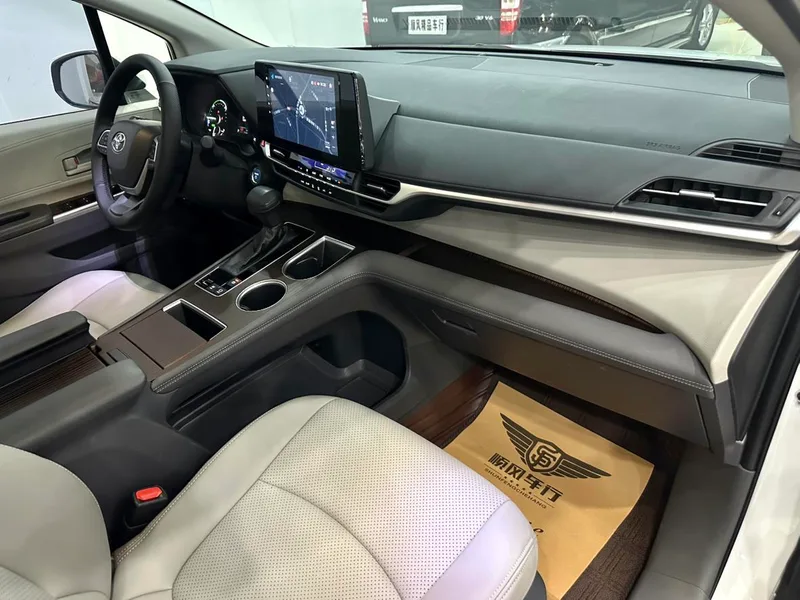 Toyota Sienna 2024 Dual Power 2.5L Comfort Edition exterior photo 7