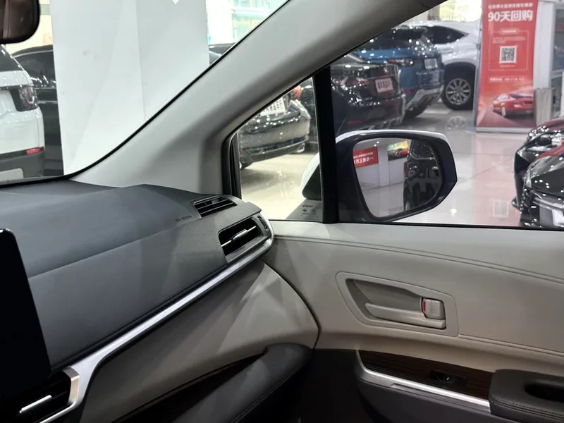 Toyota Sienna 2024 Dual Power 2.5L Comfort Edition interior photo 12