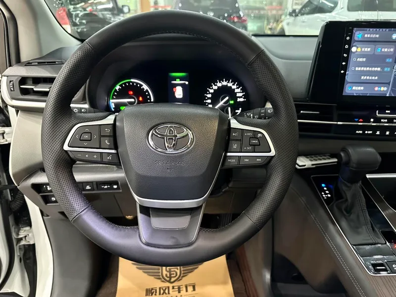 Toyota Sienna 2024 Dual Power 2.5L Comfort Edition interior photo 14