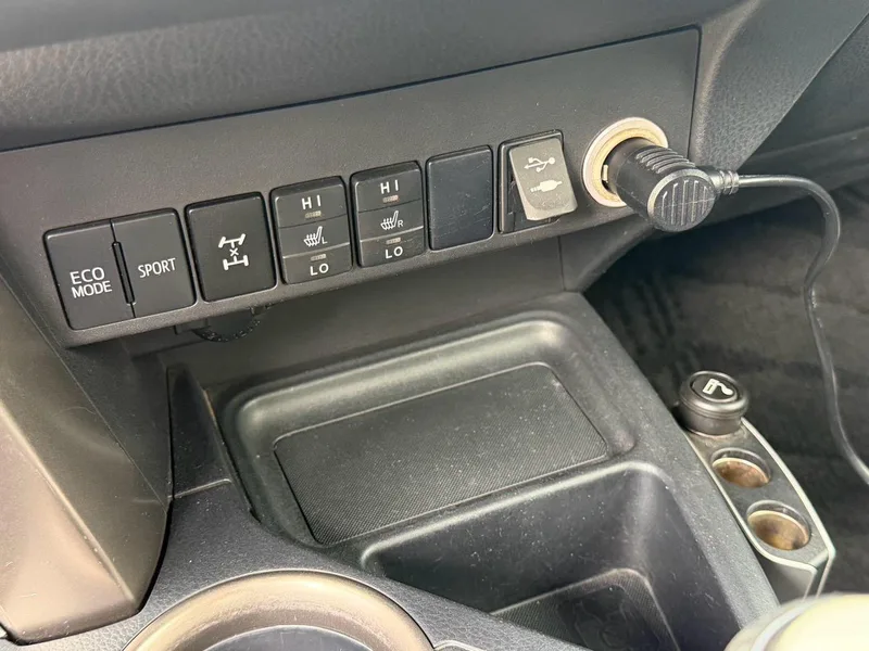 Toyota RAV4 2015 2.5L Automatic four-wheel drive elite version interior photo 11 Toyota RAV4 2015 2.5L Automatic four-wheel drive elite version interior photo 11