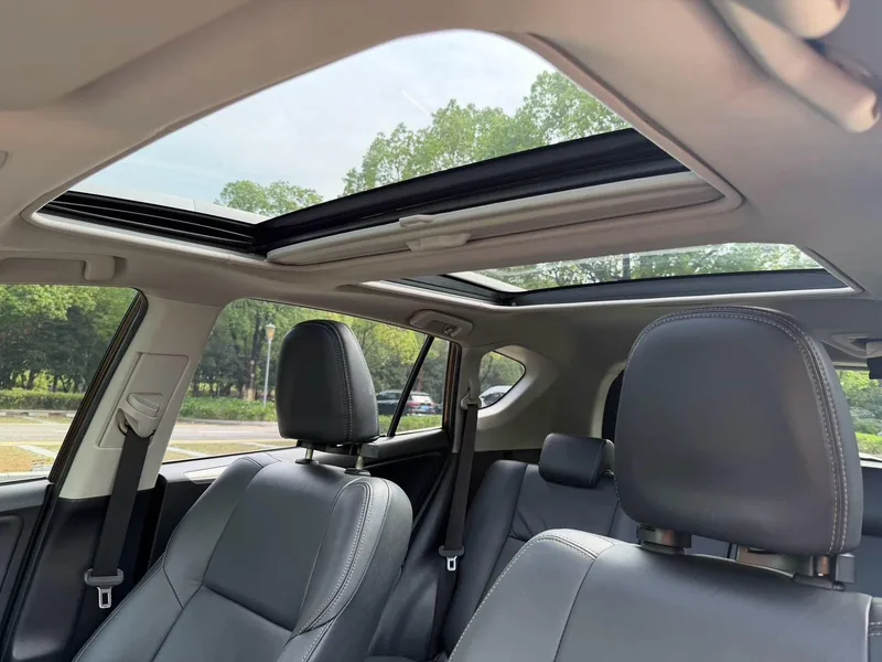 Toyota RAV4 2015 2.5L Automatic four-wheel drive elite version interior photo 12 Toyota RAV4 2015 2.5L Automatic four-wheel drive elite version interior photo 12