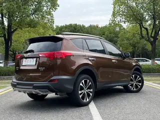 Toyota RAV4 2015 2.5L Automatic four-wheel drive elite version interior photo 16 Toyota RAV4 2015 2.5L Automatic four-wheel drive elite version interior photo 16