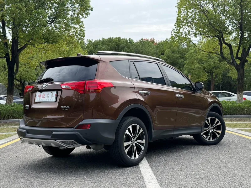 Toyota RAV4 2015 2.5L Automatic four-wheel drive elite version interior photo 16 Toyota RAV4 2015 2.5L Automatic four-wheel drive elite version interior photo 16