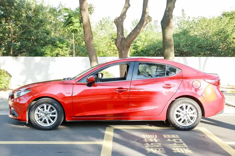 Mazda Mazda3 Axela 2016 Tres volúmenes 1.5L Automático de lujo exterior foto 2 Mazda Mazda3 Axela 2016 Tres volúmenes 1.5L Automático de lujo exterior foto 2