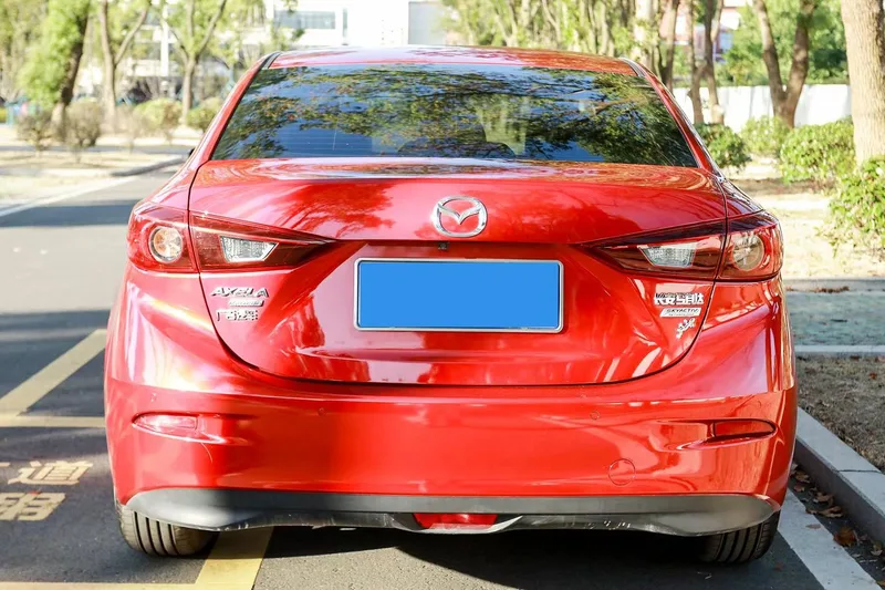Mazda Mazda3 Axela 2016 Tres volúmenes 1.5L Automático de lujo exterior foto 3 Mazda Mazda3 Axela 2016 Tres volúmenes 1.5L Automático de lujo exterior foto 3
