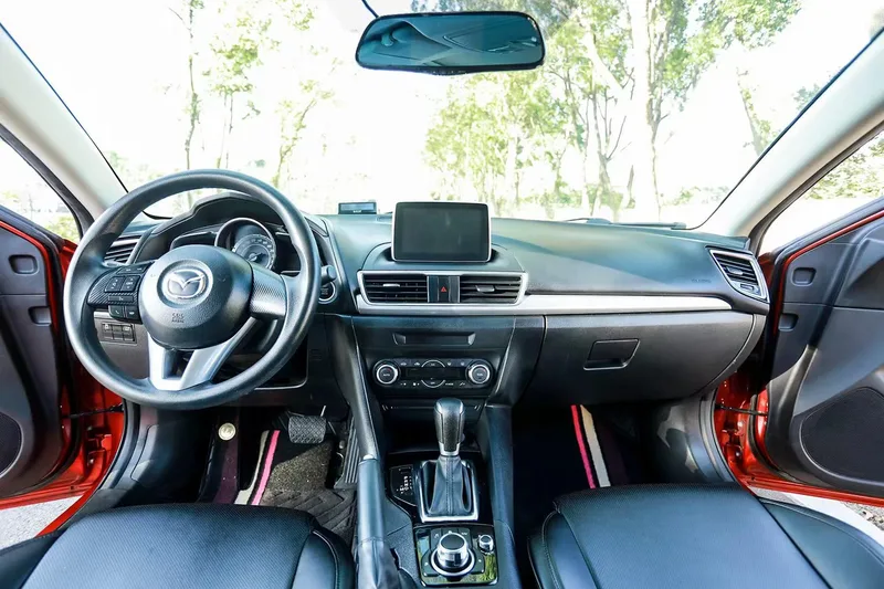 Mazda Mazda3 Axela 2016 Tres volúmenes 1.5L Automático de lujo interior foto 8 Mazda Mazda3 Axela 2016 Tres volúmenes 1.5L Automático de lujo interior foto 8