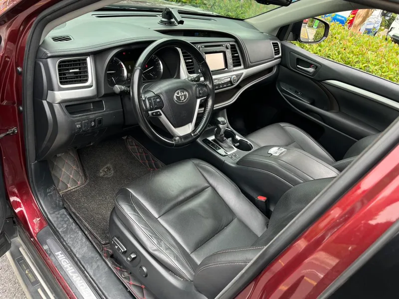 Toyota Highlander 2017 2.0T Four-wheel drive deluxe edition 7 seat interior photo 12 Toyota Highlander 2017 2.0T Four-wheel drive deluxe edition 7 seat interior photo 12