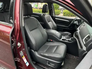 Toyota Highlander 2017 2.0T Four-wheel drive deluxe edition 7 seat interior photo 16 Toyota Highlander 2017 2.0T Four-wheel drive deluxe edition 7 seat interior photo 16
