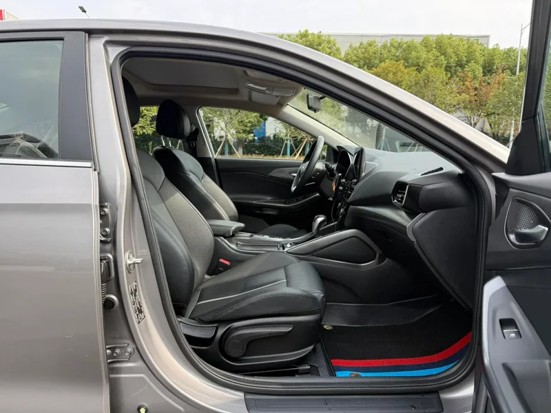 Hyundai Lafesta 2019 280TGDi Edición Smart Speed País VI interior foto 13 Hyundai Lafesta 2019 280TGDi Edición Smart Speed País VI interior foto 13