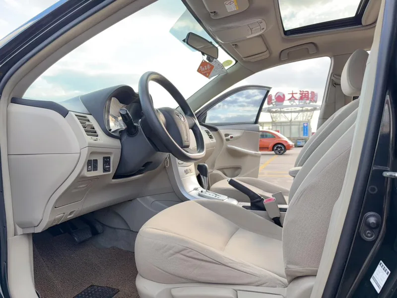 Toyota Corolla 2012 Dazzling Edition 1.8L CVT GL-i interior photo 10 Toyota Corolla 2012 Dazzling Edition 1.8L CVT GL-i interior photo 10