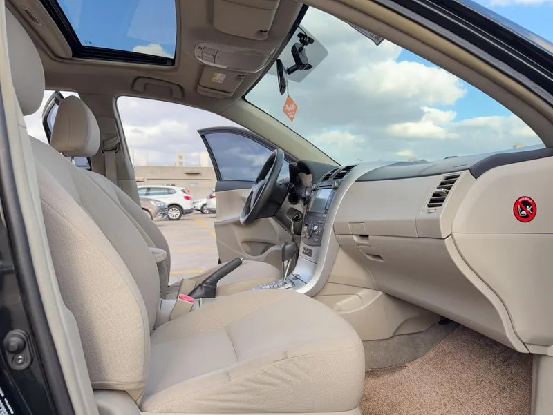 Toyota Corolla 2012 Dazzling Edition 1.8L CVT GL-i interior photo 12 Toyota Corolla 2012 Dazzling Edition 1.8L CVT GL-i interior photo 12