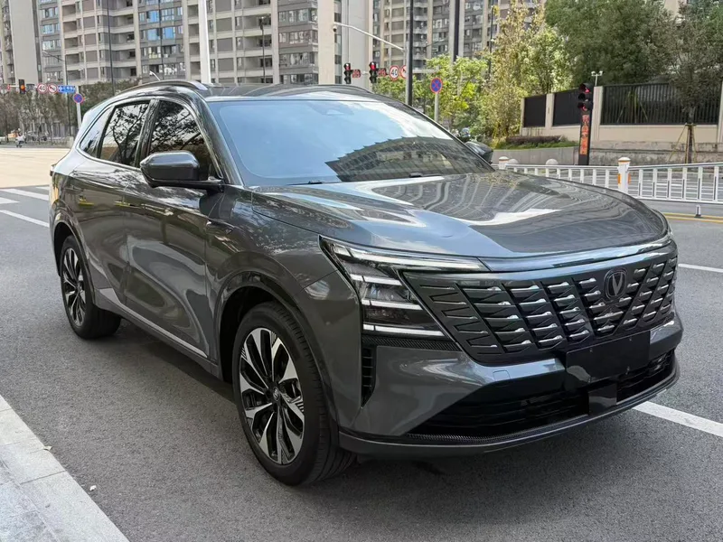 Changan CS75 PLUS 2025 Cuarta generación Ultra 2.0T Nueva ballena azul exterior foto 2 Changan CS75 PLUS 2025 Cuarta generación Ultra 2.0T Nueva ballena azul exterior foto 2