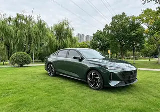 Changan Lamore 2023 1.5T GDI Automatic Deluxe exterior photo 3