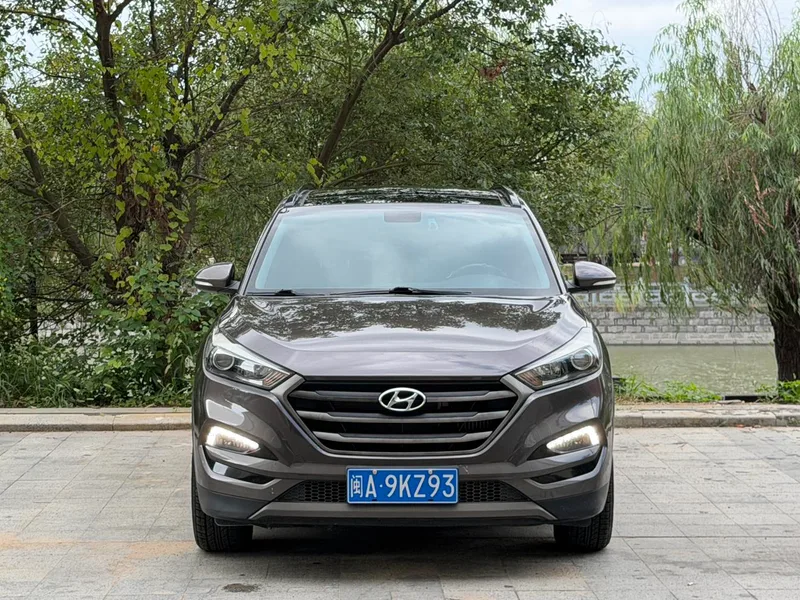 Hyundai Tucson 2015 1.6T Doble embrague, tracción delantera, versión inteligente exterior foto 2
