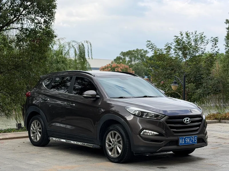 Hyundai Tucson 2015 1.6T Doble embrague, tracción delantera, versión inteligente exterior foto 3
