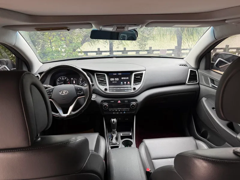 Hyundai Tucson 2015 1.6T Doble embrague, tracción delantera, versión inteligente exterior foto 4