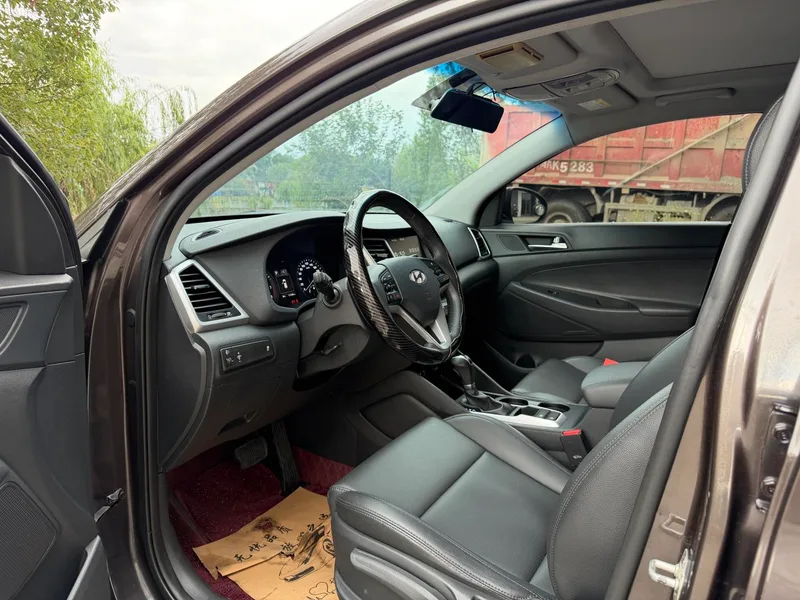 Hyundai Tucson 2015 1.6T Doble embrague, tracción delantera, versión inteligente exterior foto 5