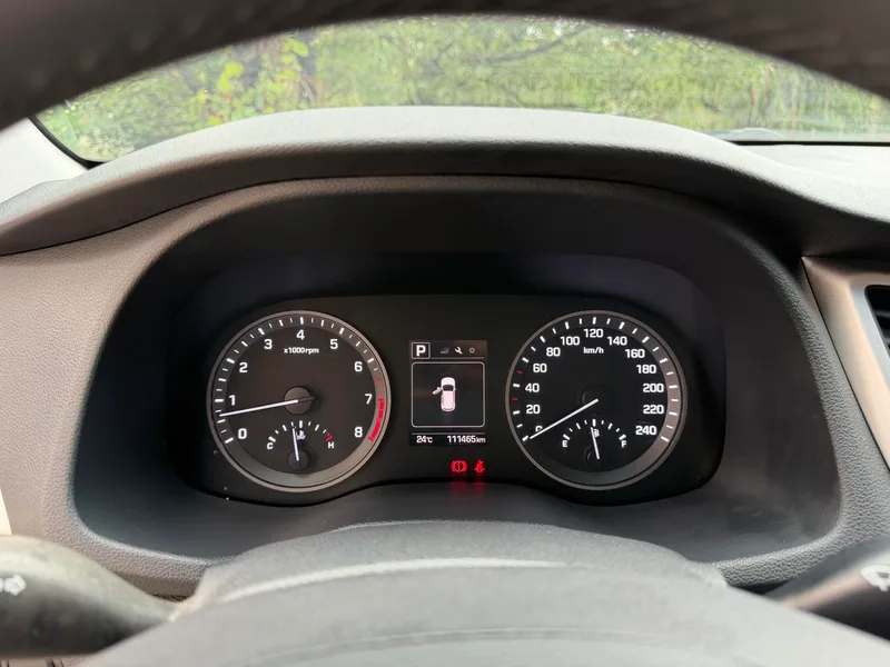 Hyundai Tucson 2015 1.6T Doble embrague, tracción delantera, versión inteligente interior foto 7