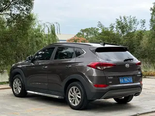 Hyundai Tucson 2015 1.6T Doble embrague, tracción delantera, versión inteligente interior foto 8