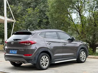 Hyundai Tucson 2015 1.6T Doble embrague, tracción delantera, versión inteligente interior foto 9