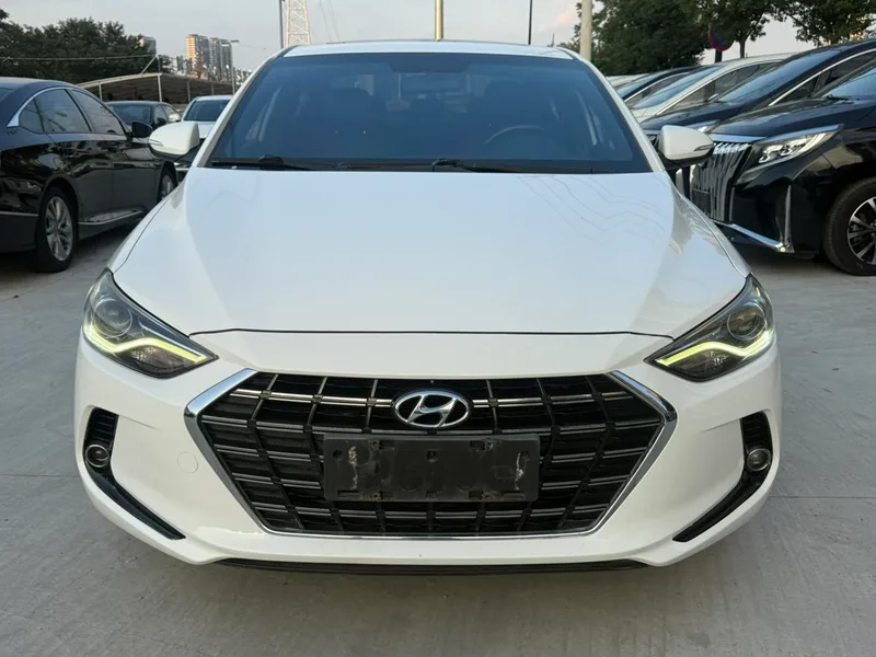 Hyundai Elantra Lingdong 2019 1.4T Двойное сцепление Живой тип экстерьер фото 2 Hyundai Elantra Lingdong 2019 1.4T Двойное сцепление Живой тип экстерьер фото 2