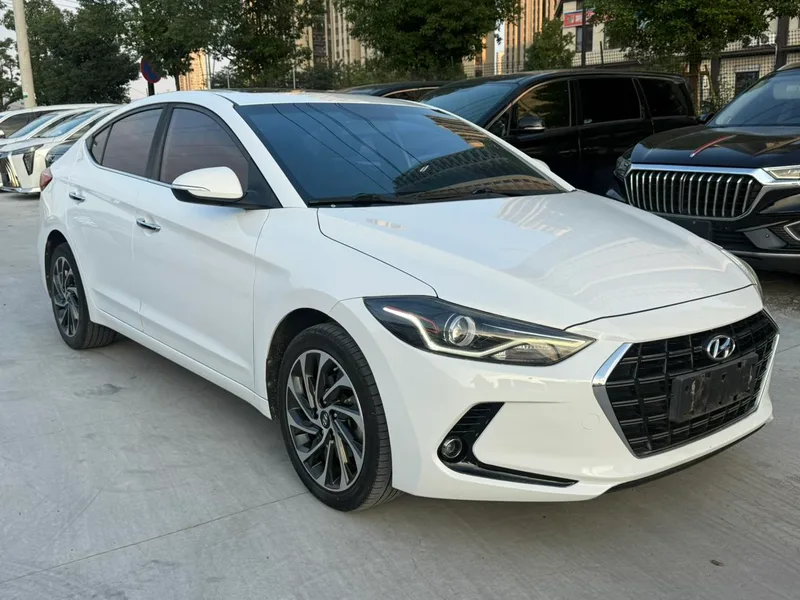 Hyundai Elantra Lingdong 2019 1.4T Двойное сцепление Живой тип экстерьер фото 3 Hyundai Elantra Lingdong 2019 1.4T Двойное сцепление Живой тип экстерьер фото 3