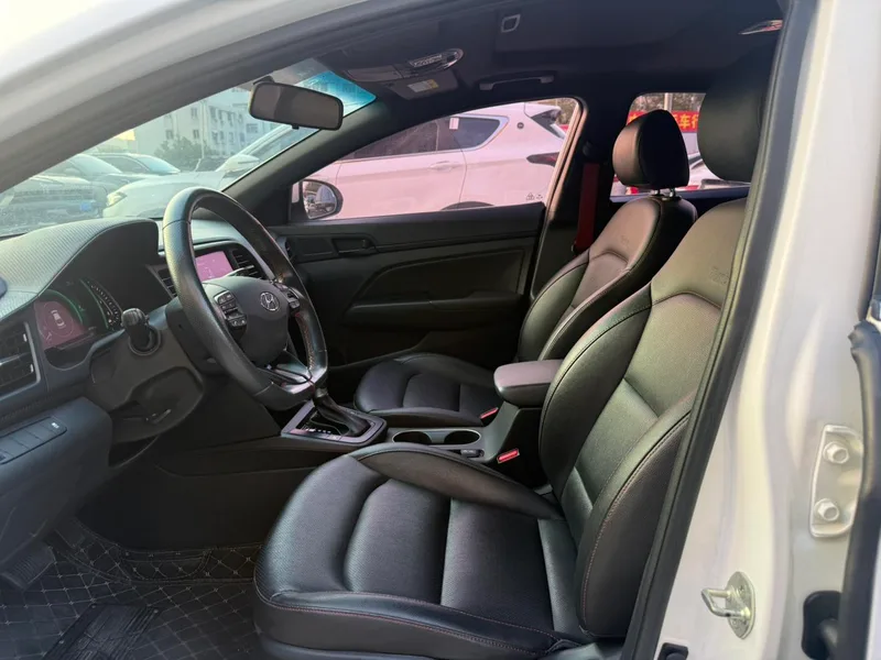 Hyundai Elantra Lingdong 2019 1.4T Двойное сцепление Живой тип экстерьер фото 4 Hyundai Elantra Lingdong 2019 1.4T Двойное сцепление Живой тип экстерьер фото 4