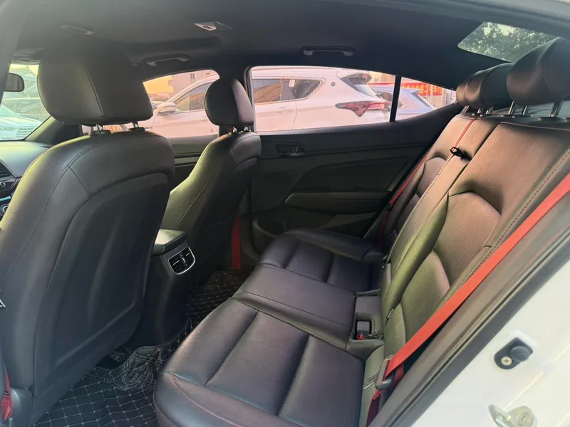 Hyundai Elantra Lingdong 2019 1.4T Двойное сцепление Живой тип экстерьер фото 5 Hyundai Elantra Lingdong 2019 1.4T Двойное сцепление Живой тип экстерьер фото 5