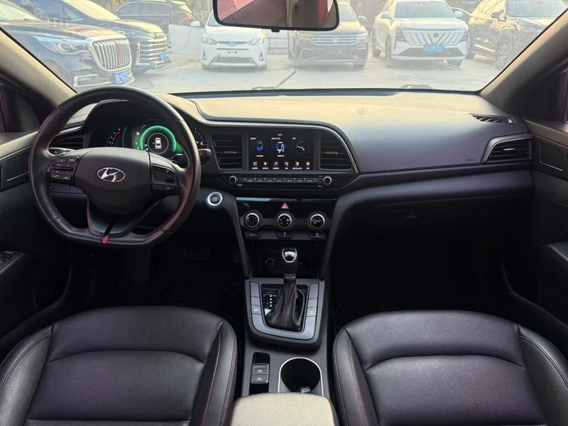 Hyundai Elantra Lingdong 2019 1.4T Двойное сцепление Живой тип экстерьер фото 6 Hyundai Elantra Lingdong 2019 1.4T Двойное сцепление Живой тип экстерьер фото 6