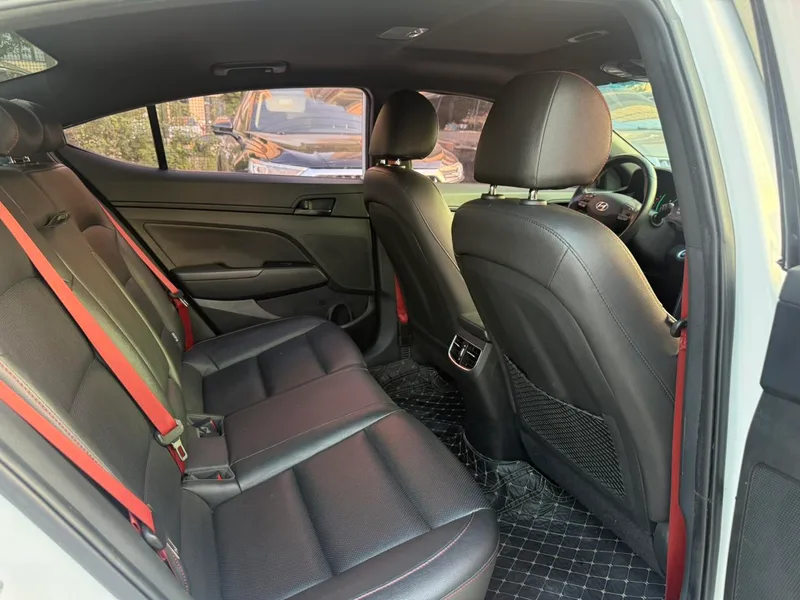Hyundai Elantra Lingdong 2019 1.4T Двойное сцепление Живой тип интерьер фото 9 Hyundai Elantra Lingdong 2019 1.4T Двойное сцепление Живой тип интерьер фото 9