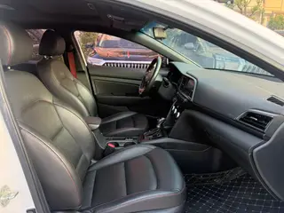 Hyundai Elantra Lingdong 2019 1.4T Двойное сцепление Живой тип интерьер фото 10 Hyundai Elantra Lingdong 2019 1.4T Двойное сцепление Живой тип интерьер фото 10