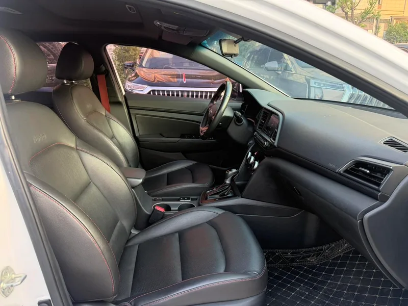 Hyundai Elantra Lingdong 2019 1.4T Двойное сцепление Живой тип интерьер фото 10 Hyundai Elantra Lingdong 2019 1.4T Двойное сцепление Живой тип интерьер фото 10
