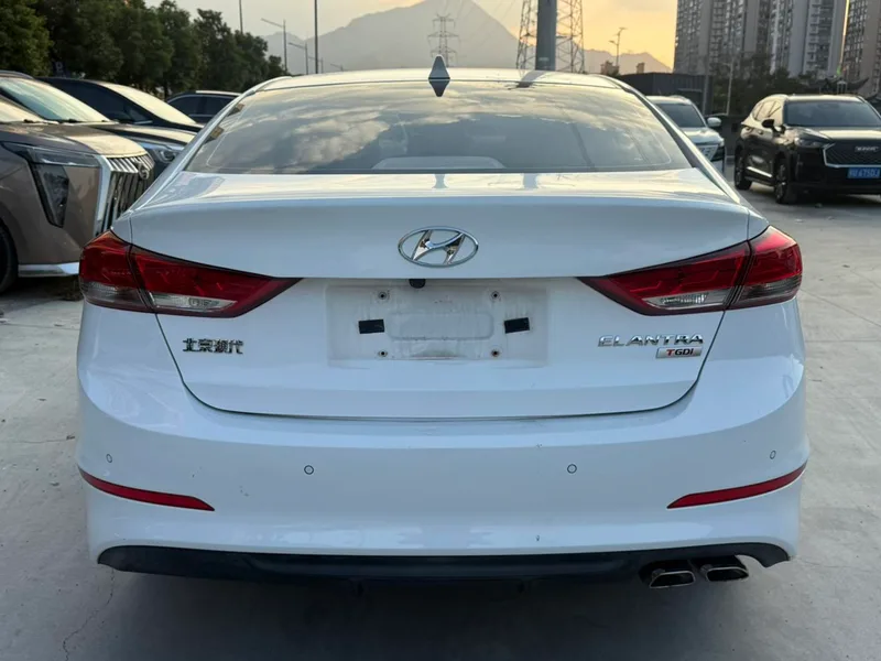 Hyundai Elantra Lingdong 2019 1.4T Двойное сцепление Живой тип интерьер фото 11 Hyundai Elantra Lingdong 2019 1.4T Двойное сцепление Живой тип интерьер фото 11