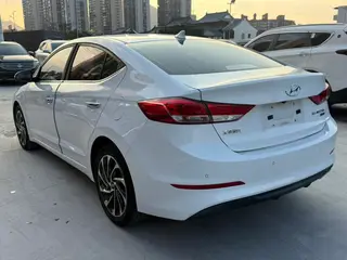 Hyundai Elantra Lingdong 2019 1.4T Двойное сцепление Живой тип интерьер фото 12 Hyundai Elantra Lingdong 2019 1.4T Двойное сцепление Живой тип интерьер фото 12