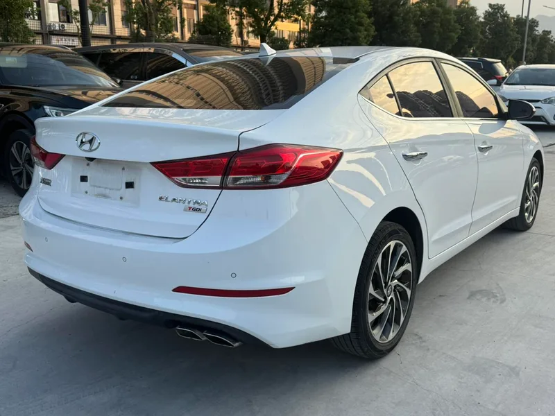 Hyundai Elantra Lingdong 2019 1.4T Двойное сцепление Живой тип интерьер фото 13 Hyundai Elantra Lingdong 2019 1.4T Двойное сцепление Живой тип интерьер фото 13