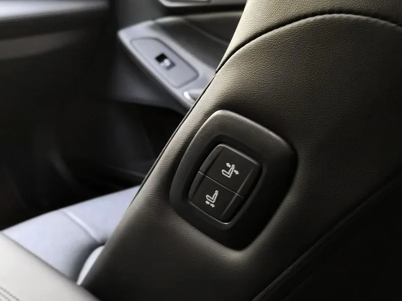 Toyota Avalon 2021 2.5L Luxury Edition interior photo 18 Toyota Avalon 2021 2.5L Luxury Edition interior photo 18