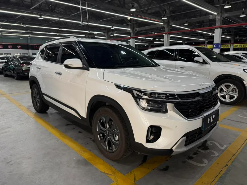 Kia Seltos 2023 1.5L IVT Роскошная версия экстерьер фото 3 Kia Seltos 2023 1.5L IVT Роскошная версия экстерьер фото 3