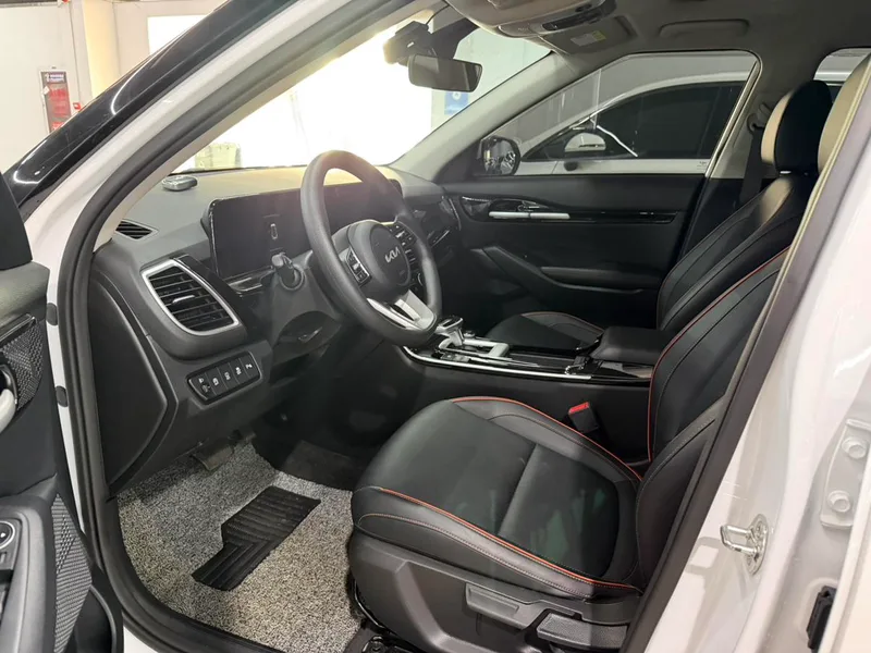 Kia Seltos 2023 1.5L IVT Роскошная версия экстерьер фото 4 Kia Seltos 2023 1.5L IVT Роскошная версия экстерьер фото 4