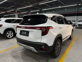 Kia Seltos 2023 1.5L IVT Роскошная версия интерьер фото 9 Kia Seltos 2023 1.5L IVT Роскошная версия интерьер фото 9
